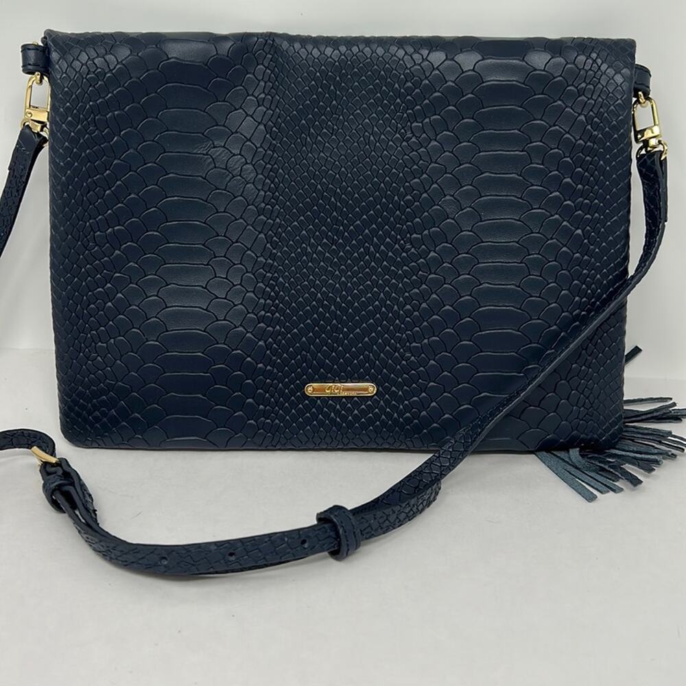 GiGi New York Rachel Navy Blue Cross Body Fold Over Purse Bag Removable Strap
